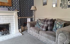 The Hampton Beautiful 3 Bedroom House With Conservatory & Garden